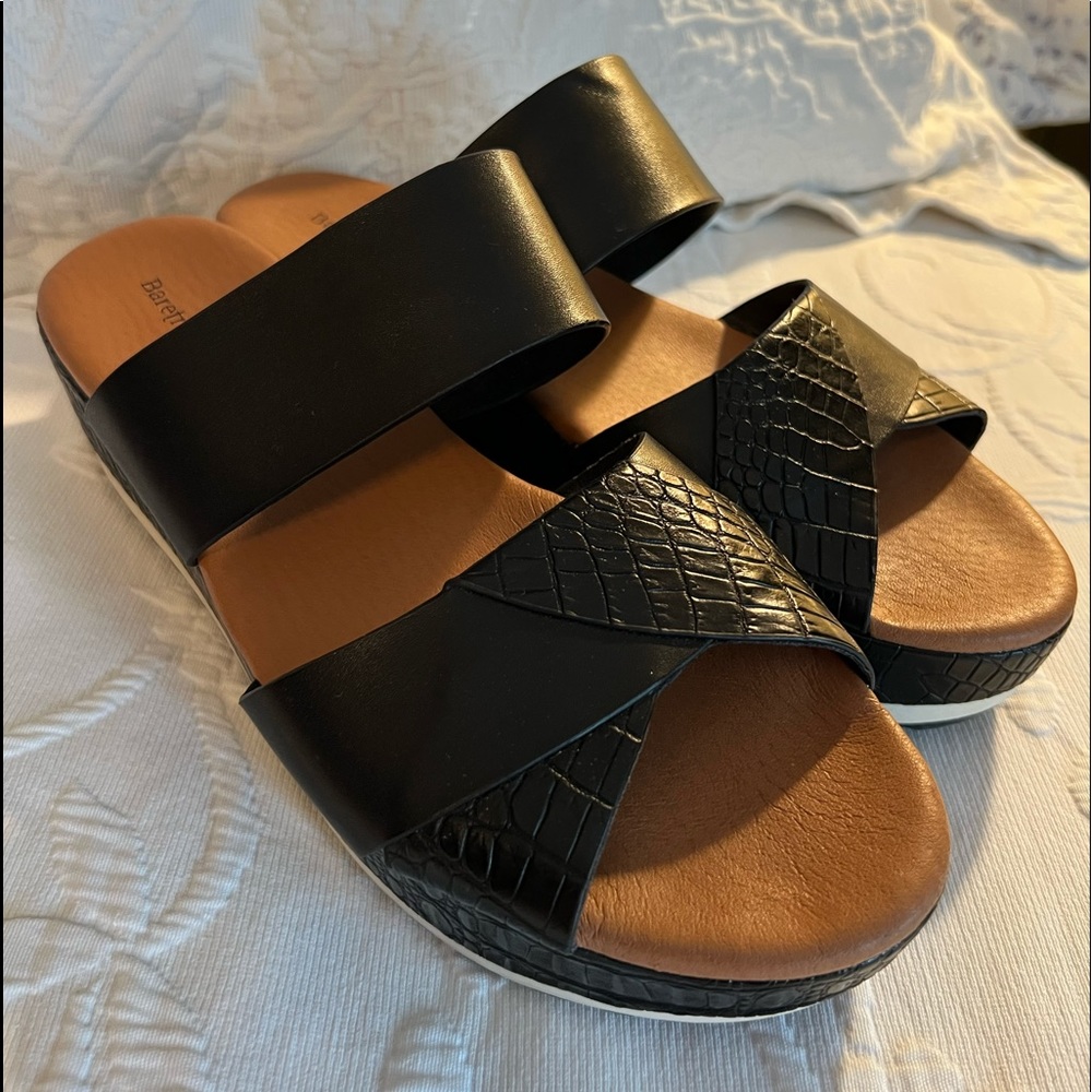 Bare Traps Black Wedge Flatform Sandals